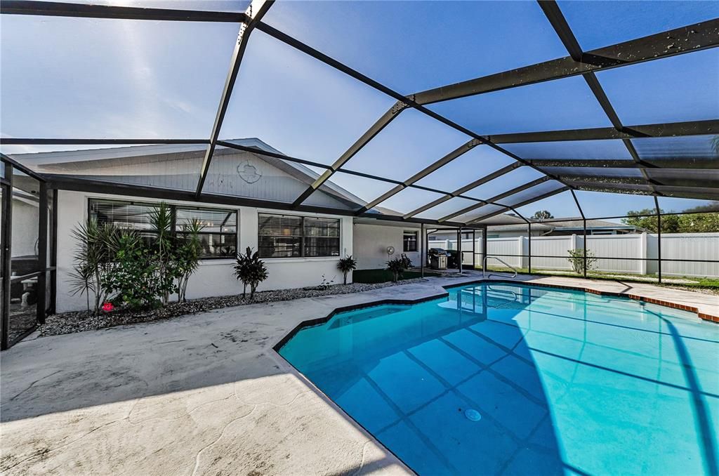 Active With Contract: $250,000 (2 beds, 2 baths, 1540 Square Feet)