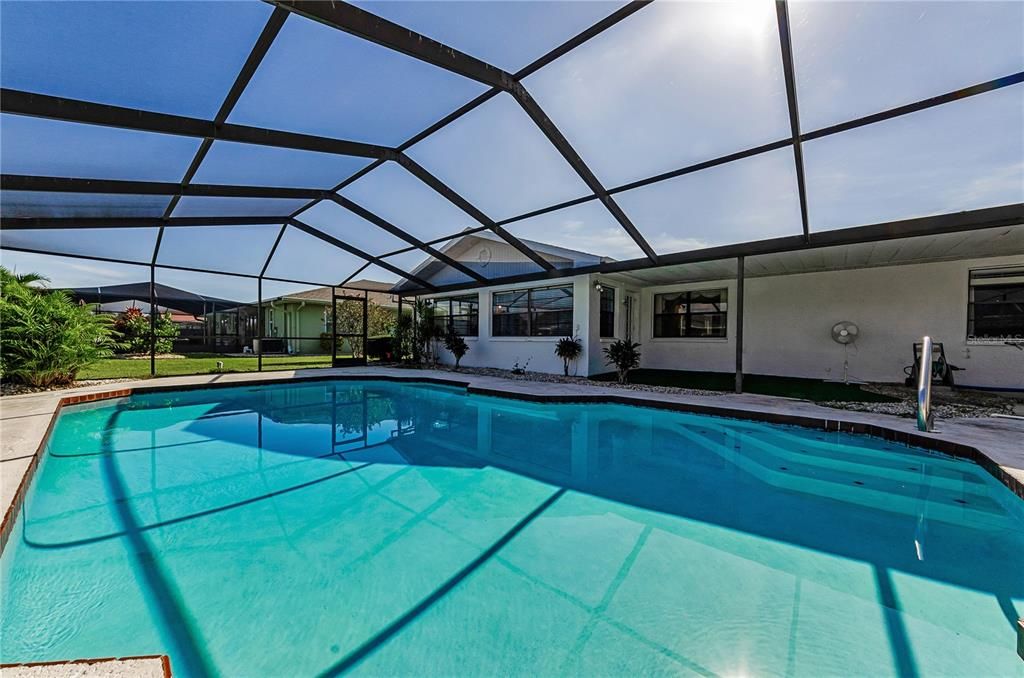 Active With Contract: $250,000 (2 beds, 2 baths, 1540 Square Feet)