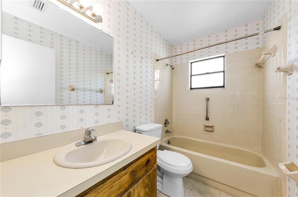 Active With Contract: $250,000 (2 beds, 2 baths, 1540 Square Feet)