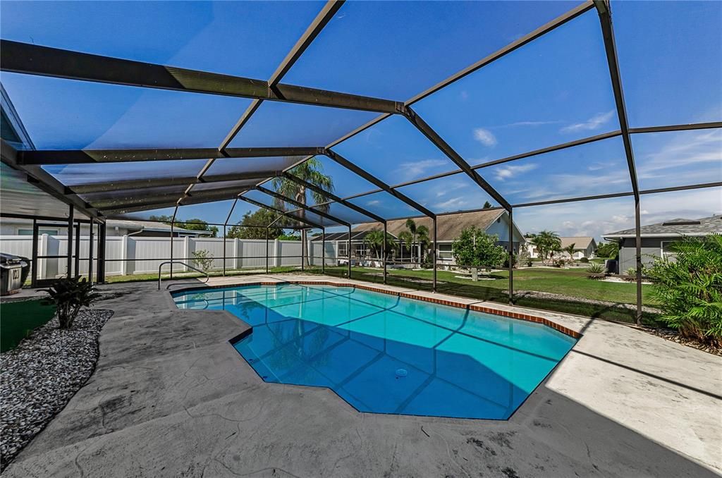 Active With Contract: $250,000 (2 beds, 2 baths, 1540 Square Feet)