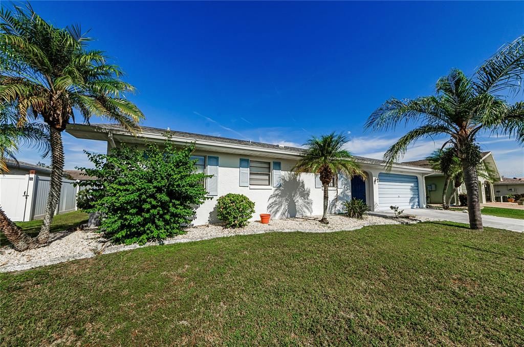 Active With Contract: $250,000 (2 beds, 2 baths, 1540 Square Feet)