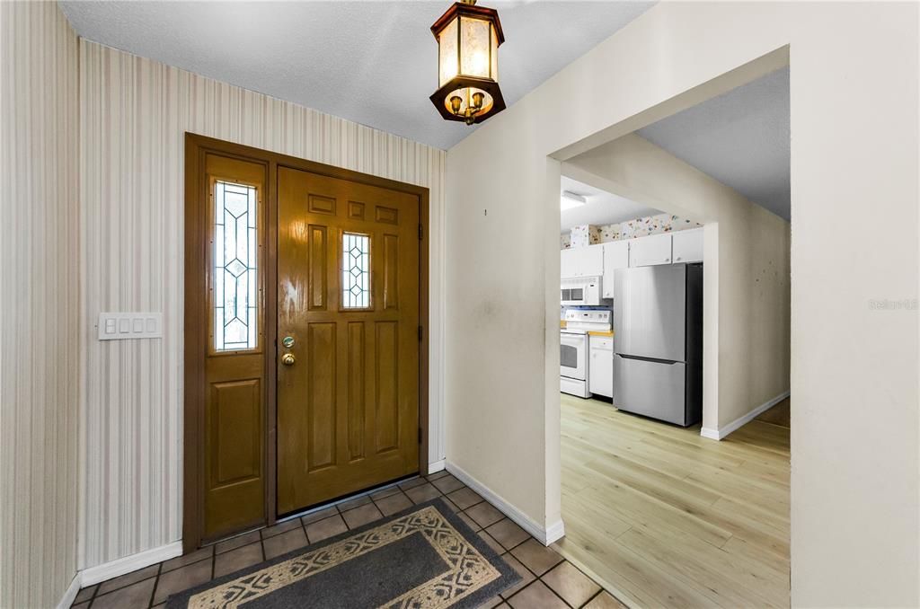 Active With Contract: $250,000 (2 beds, 2 baths, 1540 Square Feet)