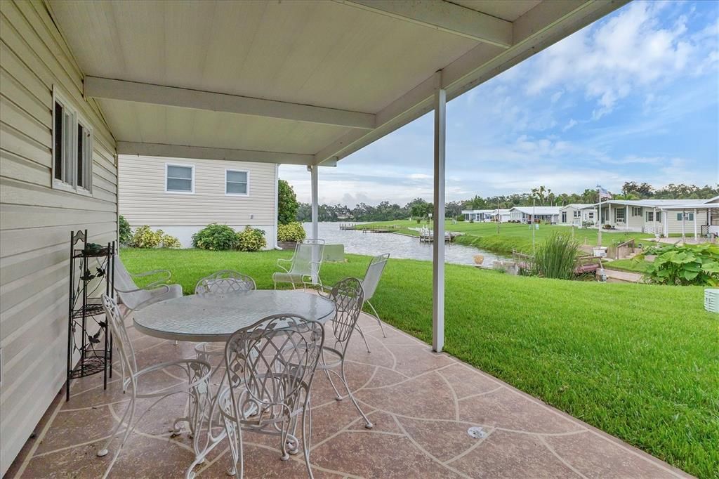 合同活跃: $259,900 (2 贝兹, 2 浴室, 1406 平方英尺)