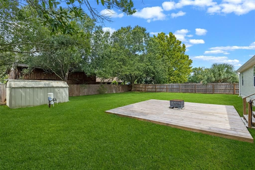 合同活跃: $257,000 (4 贝兹, 2 浴室, 1456 平方英尺)