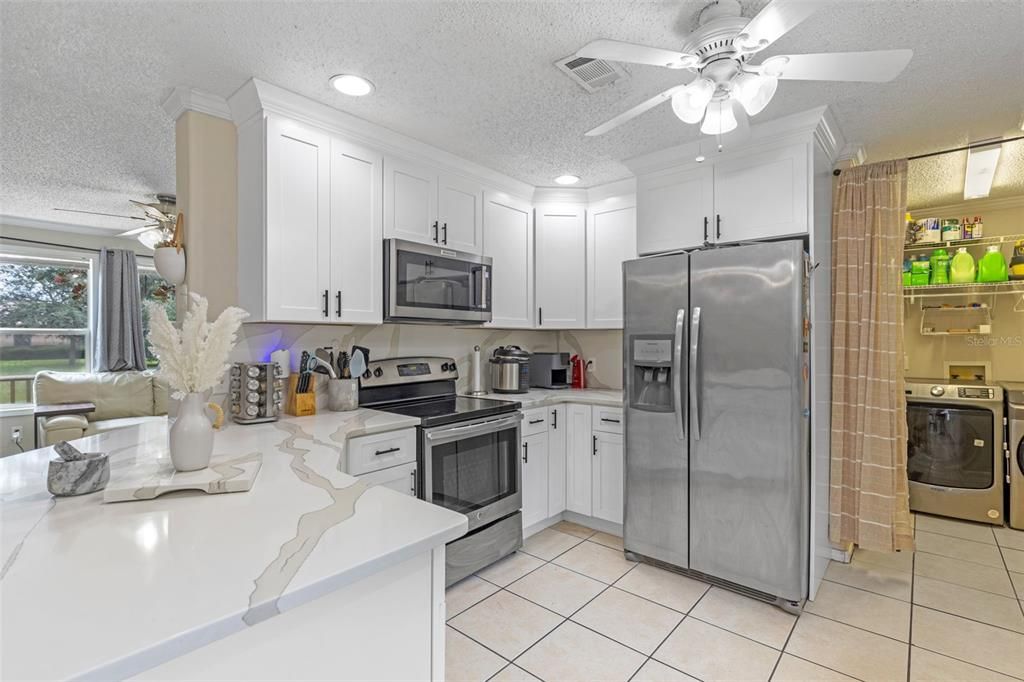 合同活跃: $257,000 (4 贝兹, 2 浴室, 1456 平方英尺)