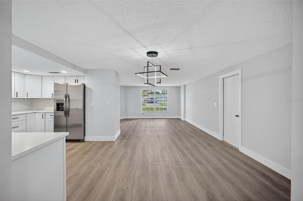 Active With Contract: $339,500 (3 beds, 2 baths, 1461 Square Feet)