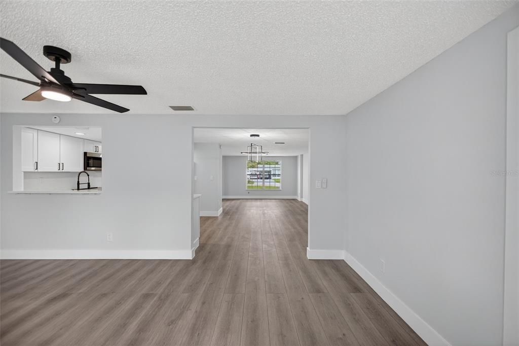 Active With Contract: $339,500 (3 beds, 2 baths, 1461 Square Feet)