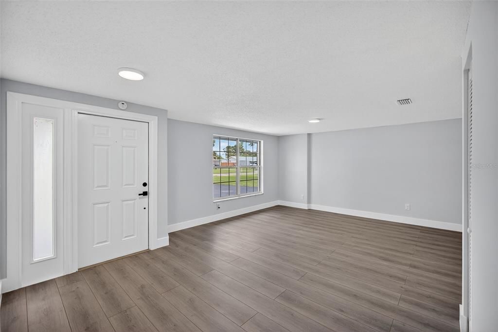 Active With Contract: $339,500 (3 beds, 2 baths, 1461 Square Feet)