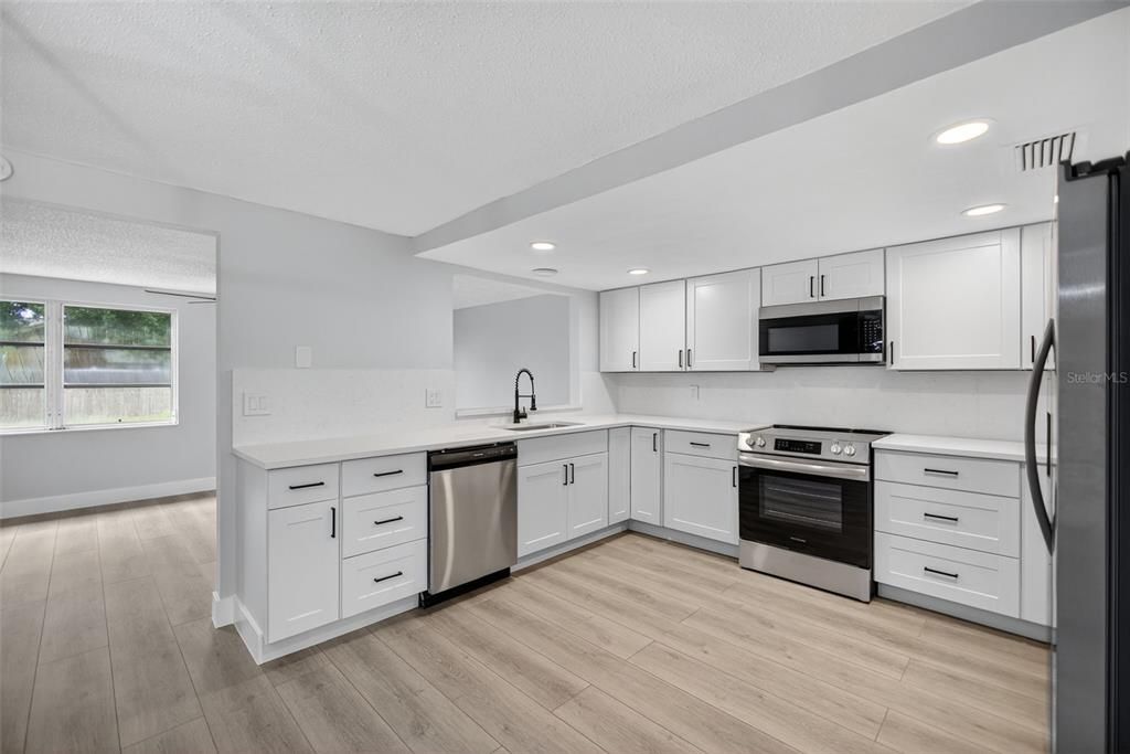 Active With Contract: $339,500 (3 beds, 2 baths, 1461 Square Feet)