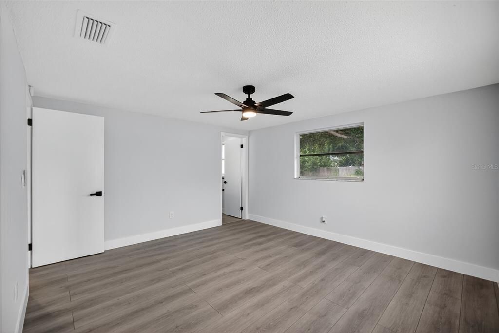 Active With Contract: $339,500 (3 beds, 2 baths, 1461 Square Feet)