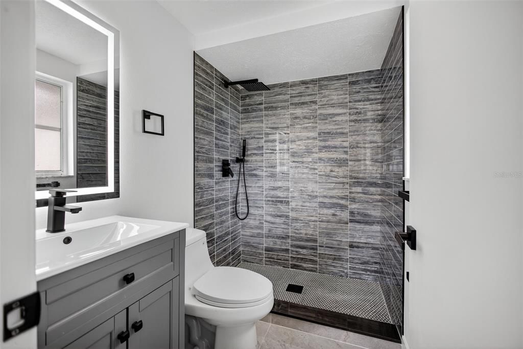 Active With Contract: $339,500 (3 beds, 2 baths, 1461 Square Feet)