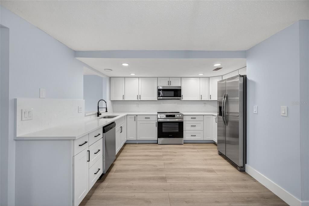 Active With Contract: $339,500 (3 beds, 2 baths, 1461 Square Feet)