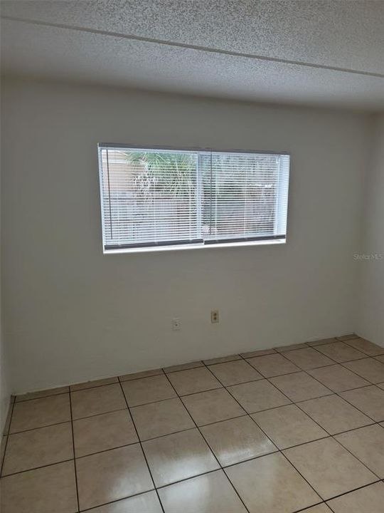 For Rent: $1,050 (2 beds, 1 baths, 900 Square Feet)