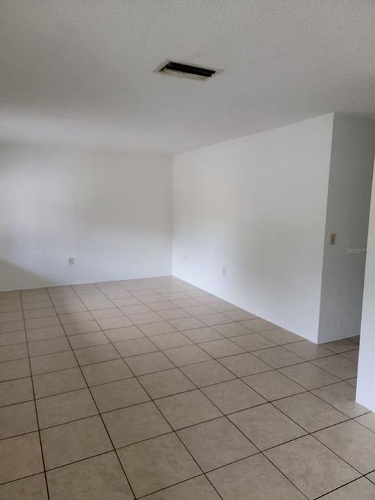 For Rent: $1,050 (2 beds, 1 baths, 900 Square Feet)