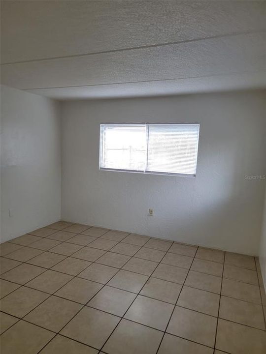 For Rent: $1,050 (2 beds, 1 baths, 900 Square Feet)