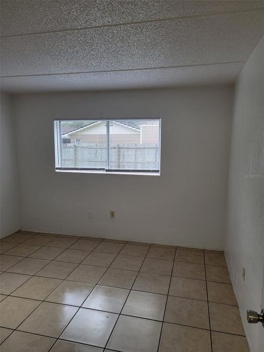 For Rent: $1,050 (2 beds, 1 baths, 900 Square Feet)