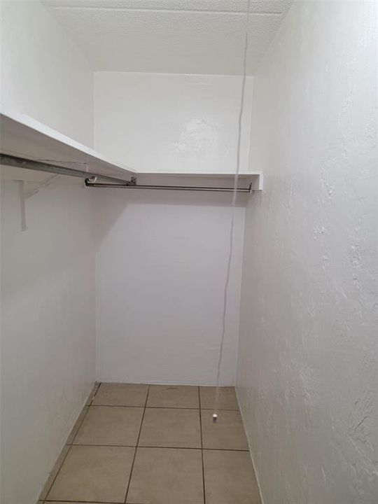 For Rent: $1,050 (2 beds, 1 baths, 900 Square Feet)