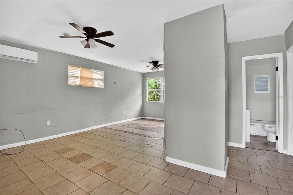 For Sale: $119,990 (2 beds, 1 baths, 682 Square Feet)