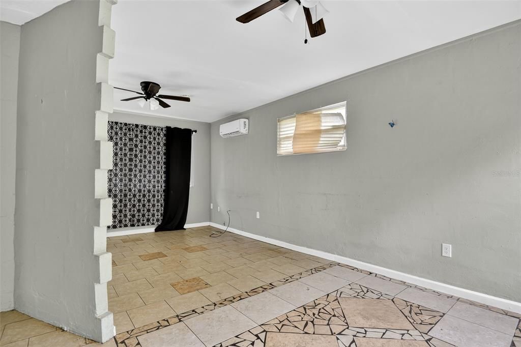 For Sale: $119,990 (2 beds, 1 baths, 682 Square Feet)