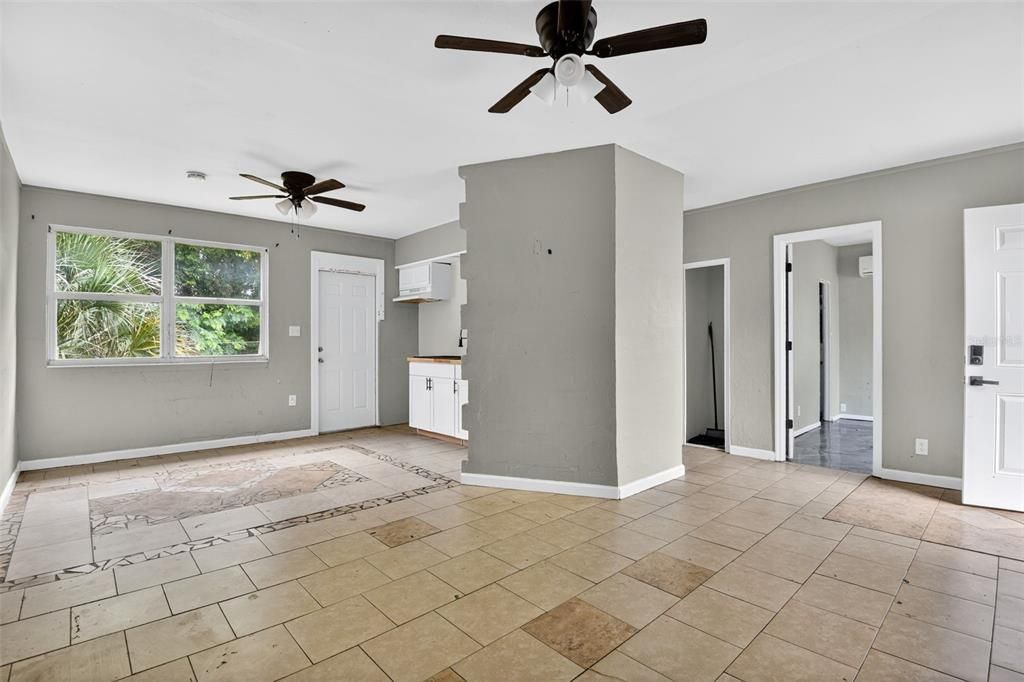 For Sale: $119,990 (2 beds, 1 baths, 682 Square Feet)