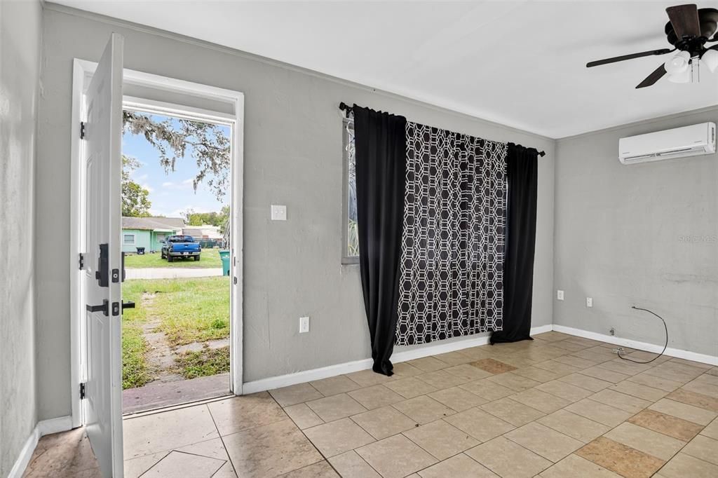 For Sale: $119,990 (2 beds, 1 baths, 682 Square Feet)