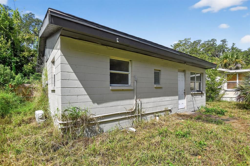 For Sale: $119,990 (2 beds, 1 baths, 682 Square Feet)