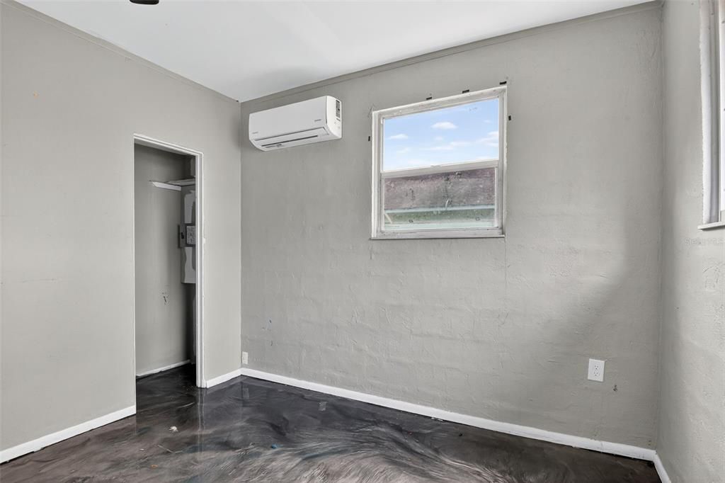 For Sale: $119,990 (2 beds, 1 baths, 682 Square Feet)