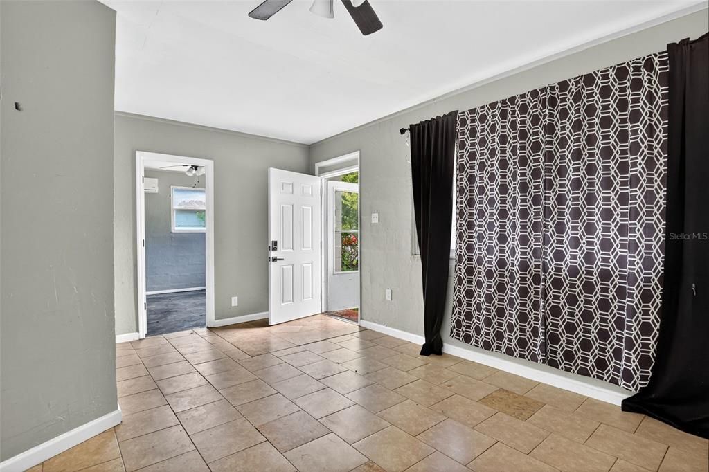 For Sale: $119,990 (2 beds, 1 baths, 682 Square Feet)