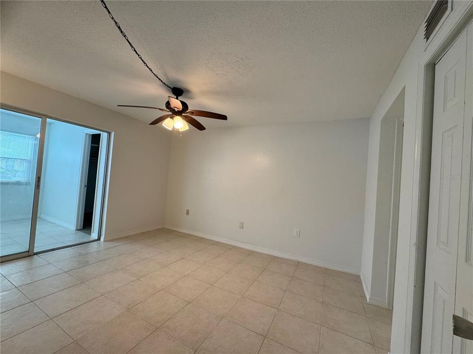 На продажу: $69,900 (1 спален, 1 ванн, 728 Квадратных фут)