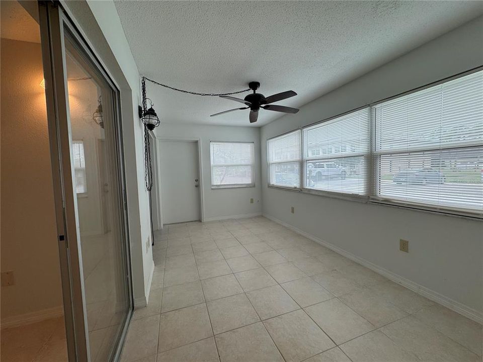 На продажу: $69,900 (1 спален, 1 ванн, 728 Квадратных фут)