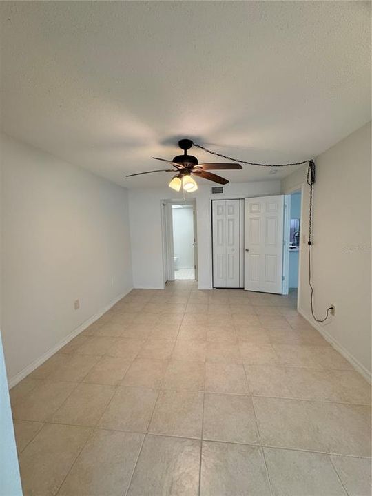 На продажу: $69,900 (1 спален, 1 ванн, 728 Квадратных фут)