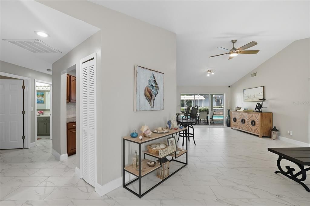 Activo con contrato: $750,000 (4 camas, 2 baños, 2373 Pies cuadrados)