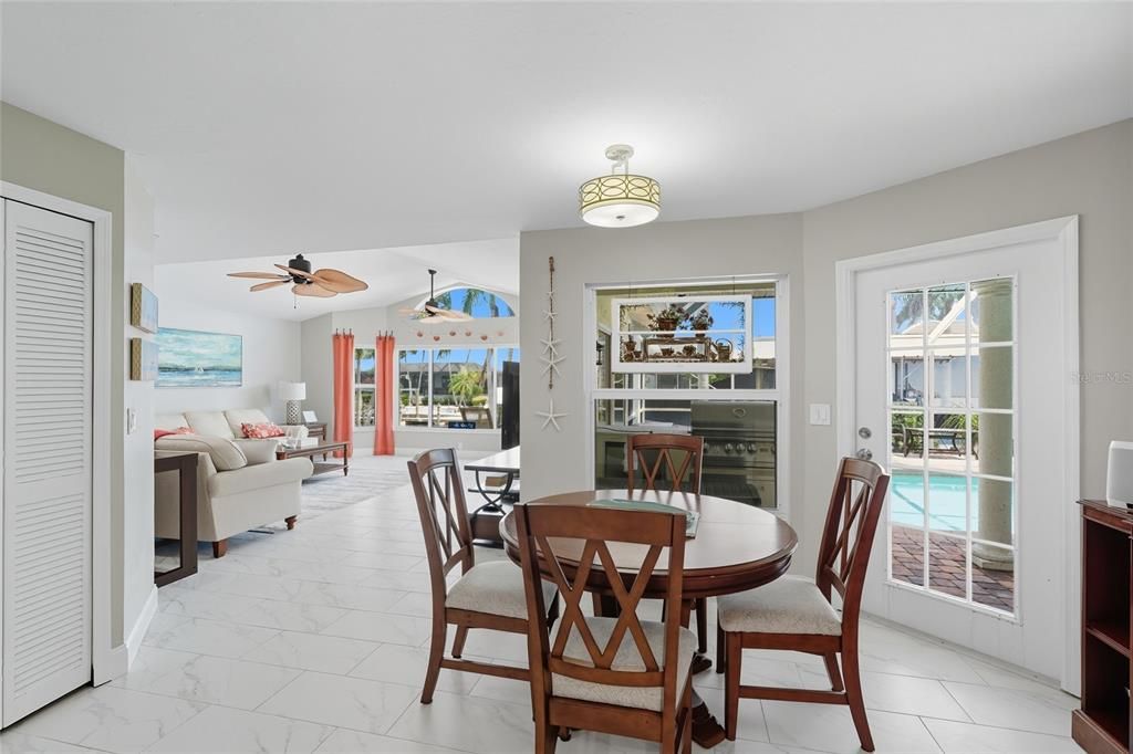 Activo con contrato: $750,000 (4 camas, 2 baños, 2373 Pies cuadrados)