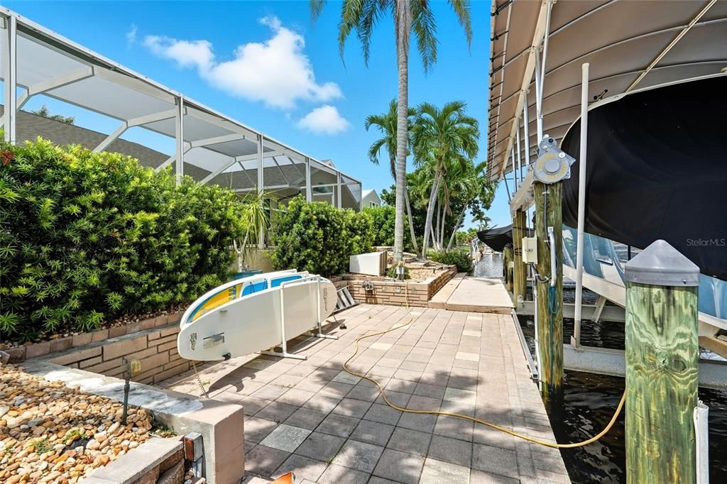 Activo con contrato: $750,000 (4 camas, 2 baños, 2373 Pies cuadrados)