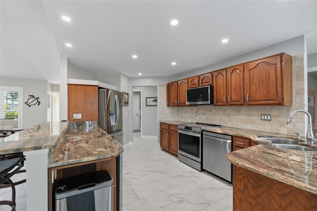 Activo con contrato: $750,000 (4 camas, 2 baños, 2373 Pies cuadrados)