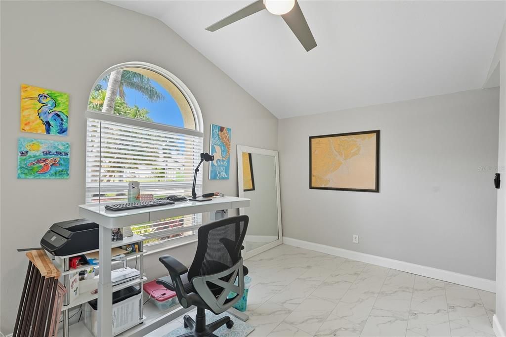 Activo con contrato: $750,000 (4 camas, 2 baños, 2373 Pies cuadrados)