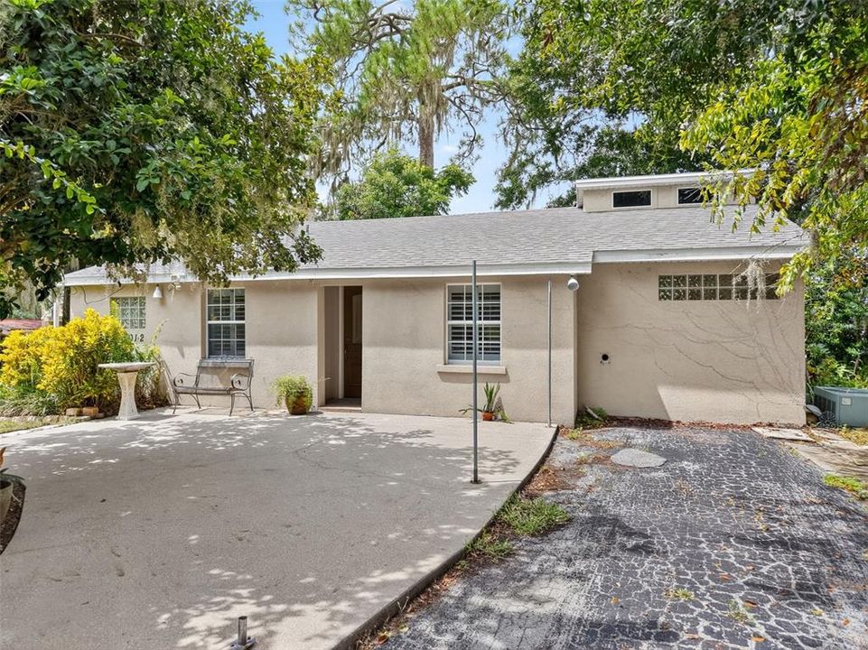 For Rent: $2,500 (2 beds, 1 baths, 1048 Square Feet)