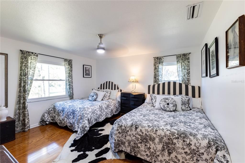 待售: $1,039,000 (4 贝兹, 2 浴室, 2593 平方英尺)