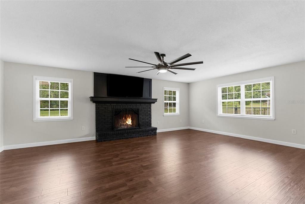 En Venta: $749,000 (4 camas, 3 baños, 3476 Pies cuadrados)