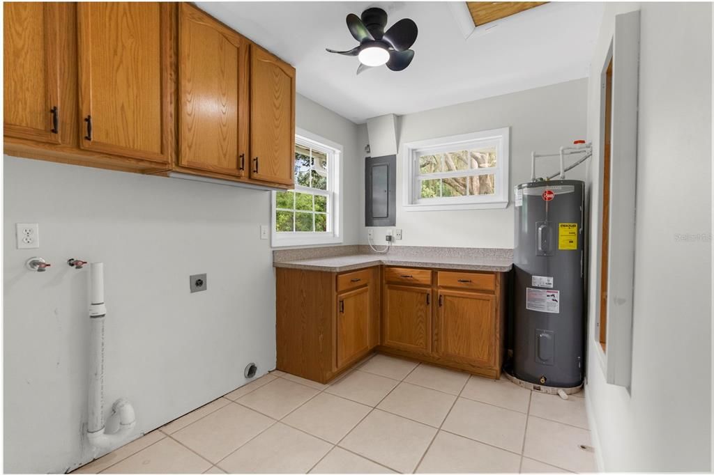 En Venta: $749,000 (4 camas, 3 baños, 3476 Pies cuadrados)