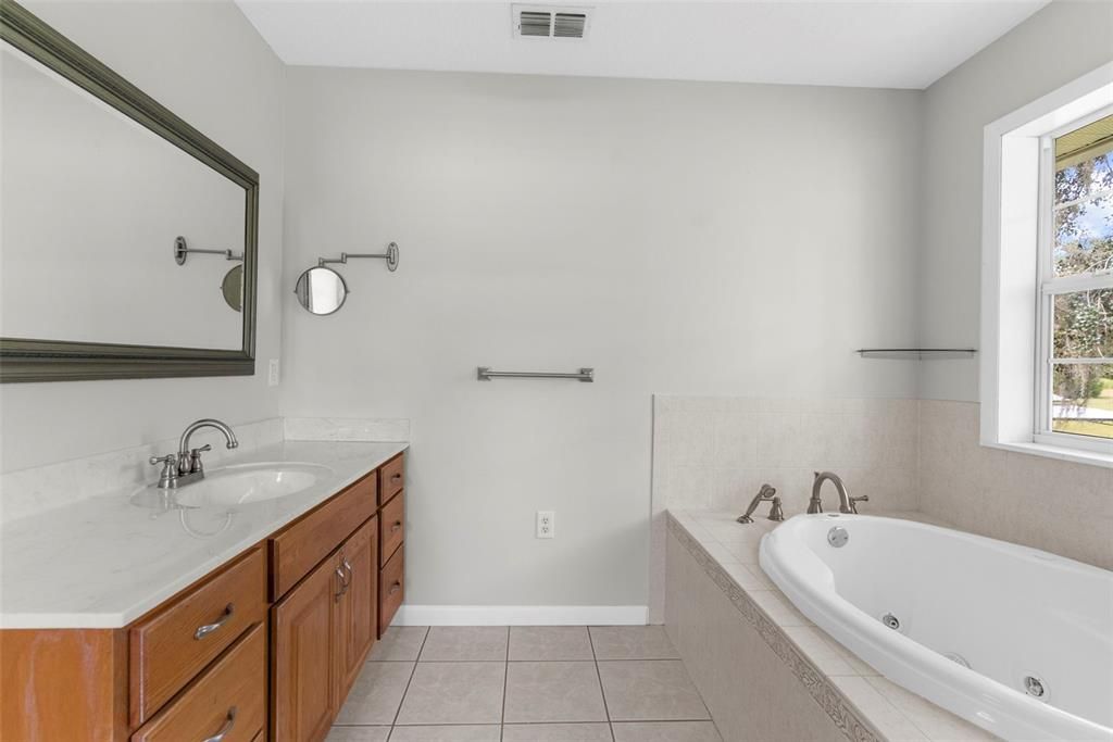 En Venta: $749,000 (4 camas, 3 baños, 3476 Pies cuadrados)