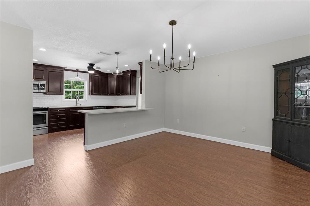 En Venta: $749,000 (4 camas, 3 baños, 3476 Pies cuadrados)