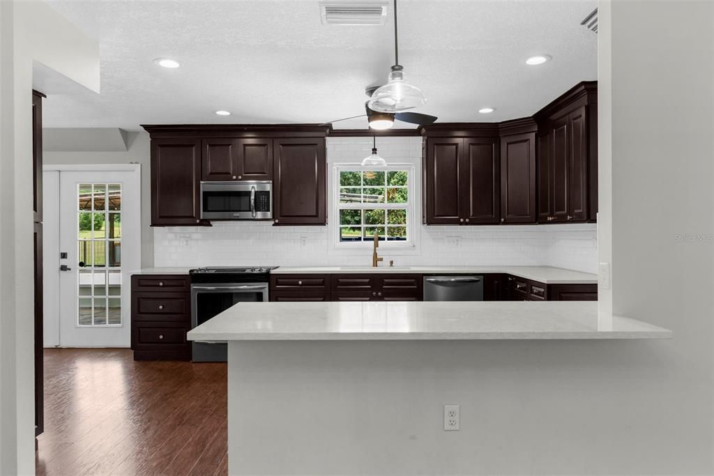 En Venta: $749,000 (4 camas, 3 baños, 3476 Pies cuadrados)