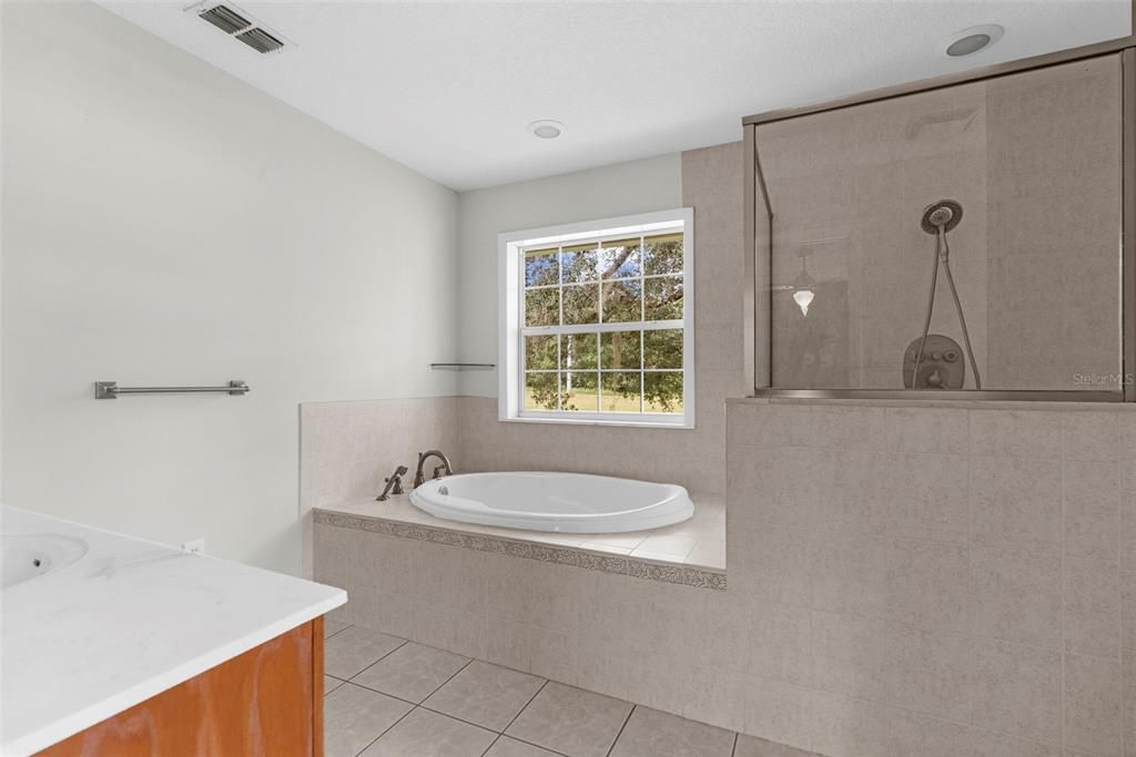 En Venta: $749,000 (4 camas, 3 baños, 3476 Pies cuadrados)