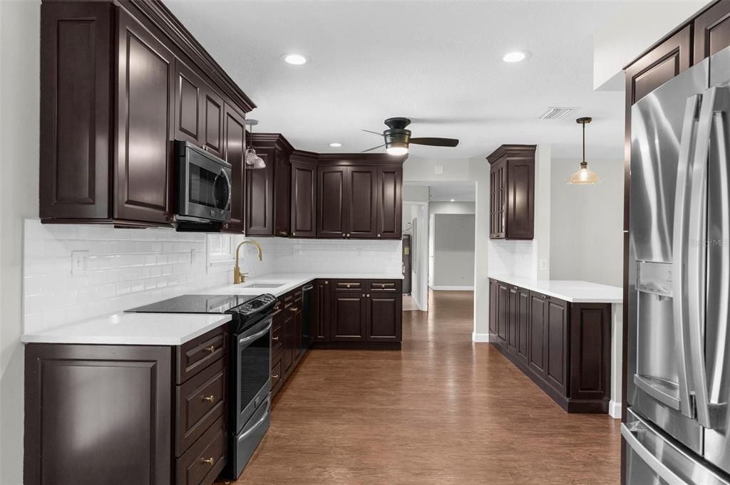 En Venta: $749,000 (4 camas, 3 baños, 3476 Pies cuadrados)