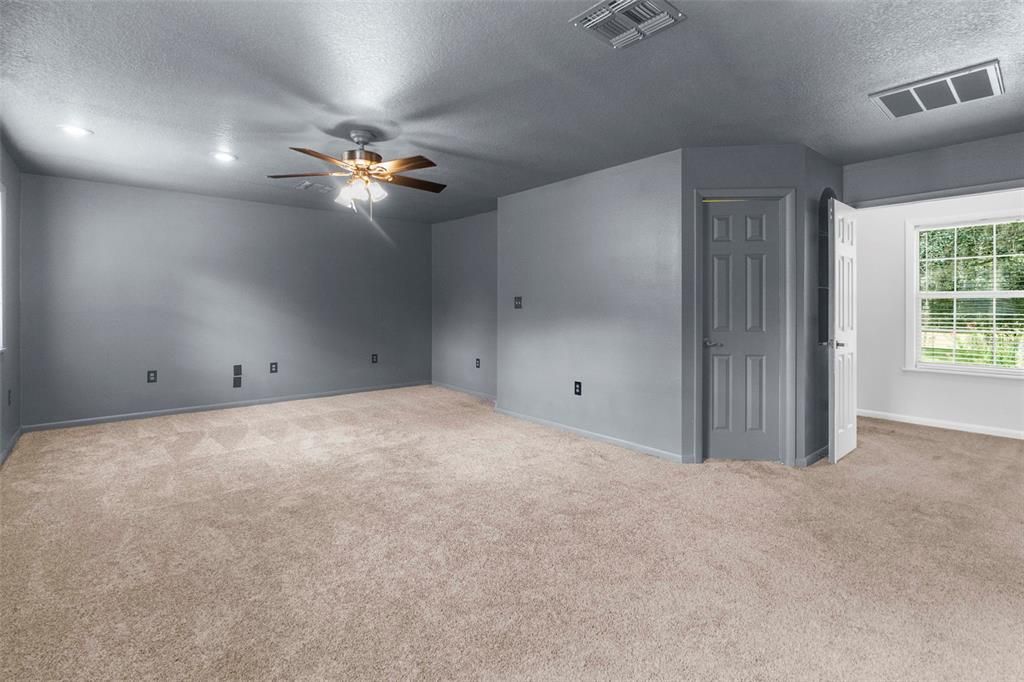 En Venta: $749,000 (4 camas, 3 baños, 3476 Pies cuadrados)