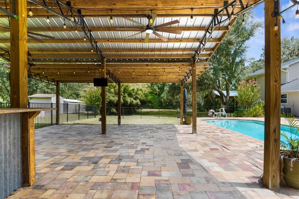 En Venta: $749,000 (4 camas, 3 baños, 3476 Pies cuadrados)