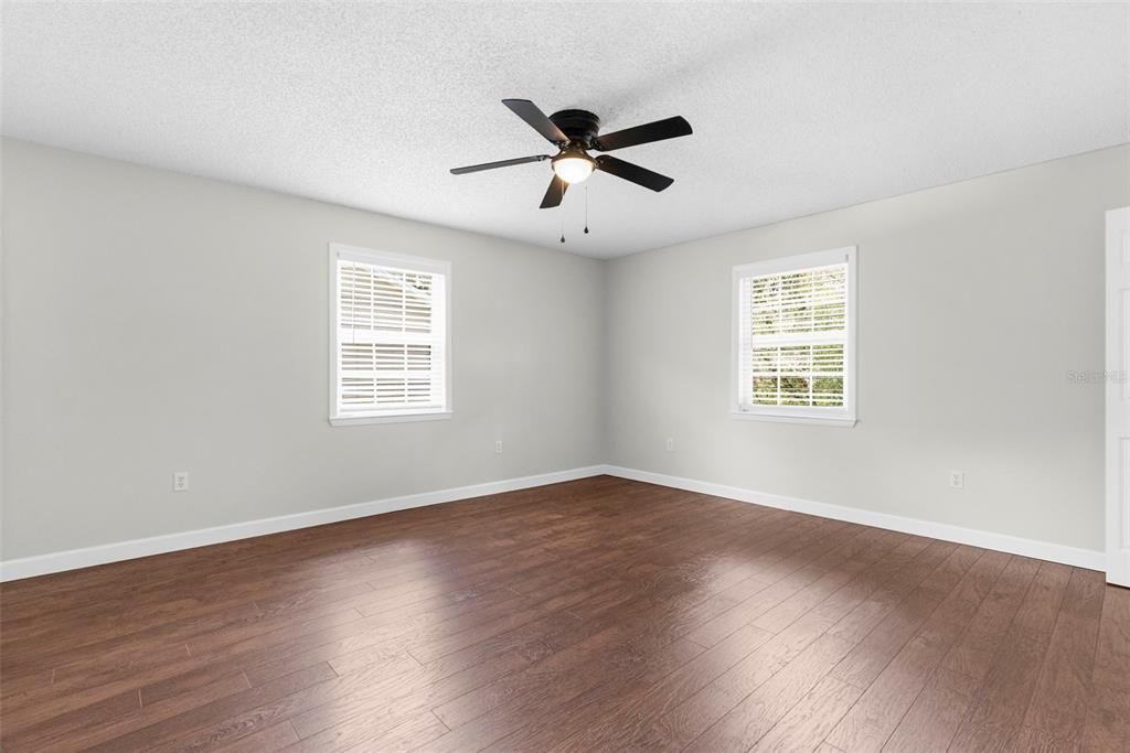 En Venta: $749,000 (4 camas, 3 baños, 3476 Pies cuadrados)