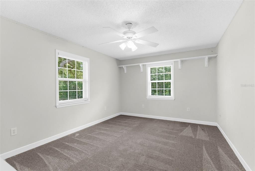 En Venta: $749,000 (4 camas, 3 baños, 3476 Pies cuadrados)