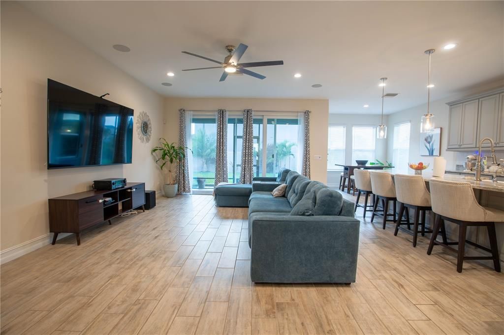 For Sale: $650,000 (4 beds, 3 baths, 2910 Square Feet)